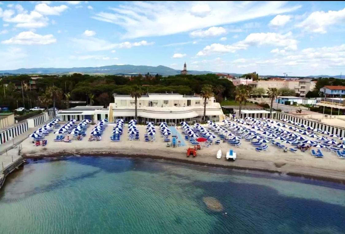 Hotel Bagni Lido Vada Exteriör bild